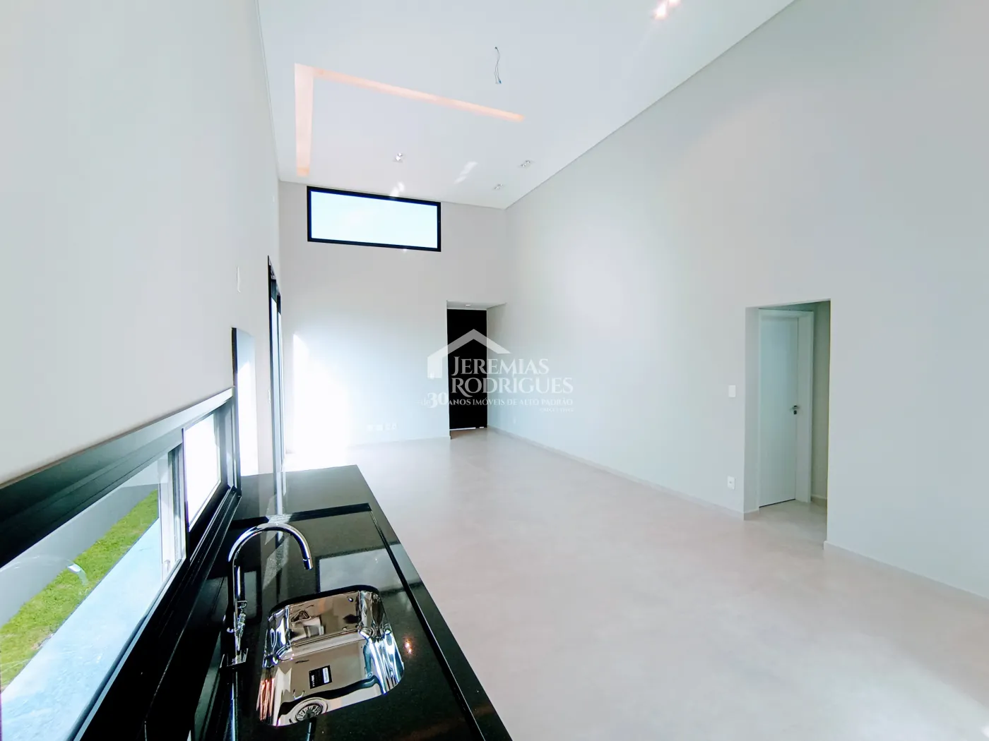 Casa à venda com 3 suítes no Condomínio Ouro Ville em Taubaté/SP