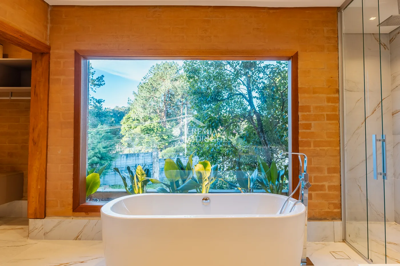 Casa com 4 suítes no condomínio Reserva Figueiredo em Campos do Jordão/SP