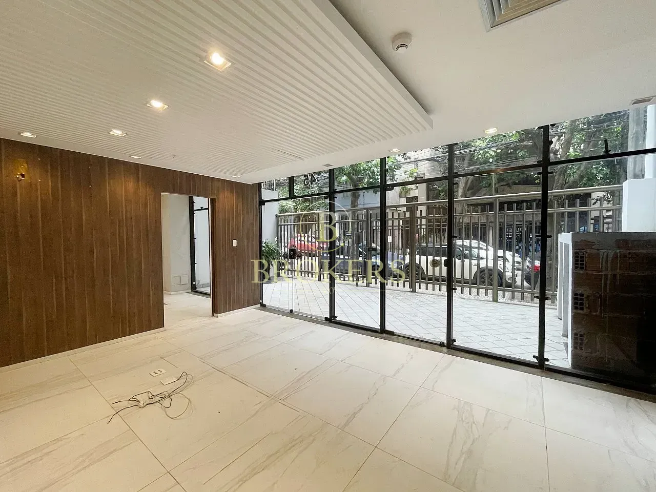 Prédio corporativo independente com 4 pavimentos em Botafogo