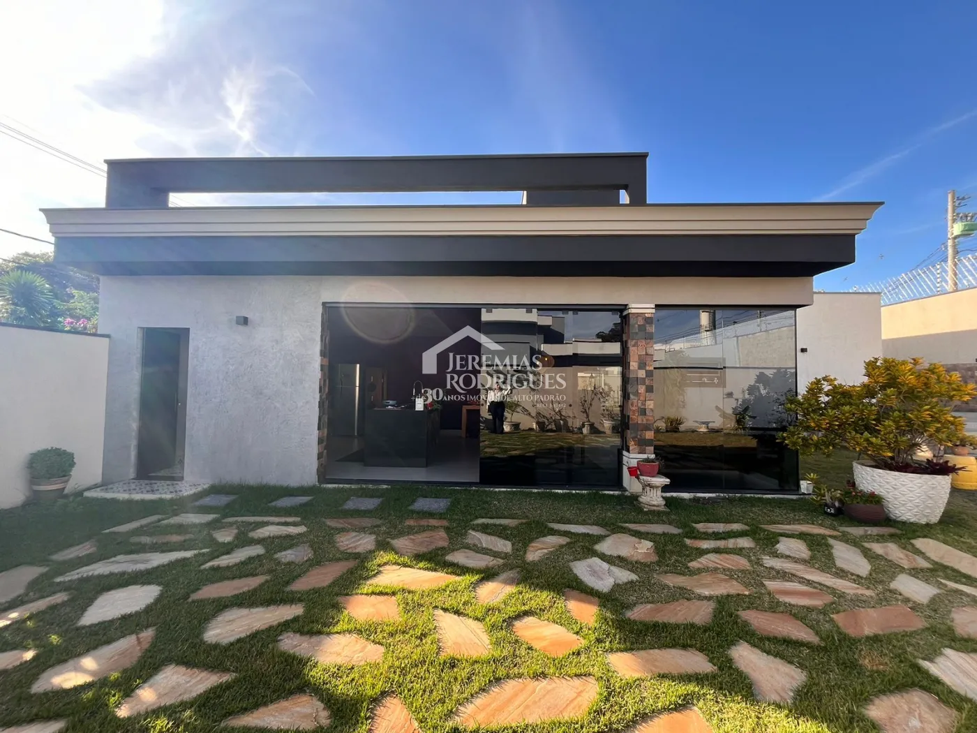 Casa para venda e locação com 2 suítes no Condomínio Verdes Vales em Taubaté/SP