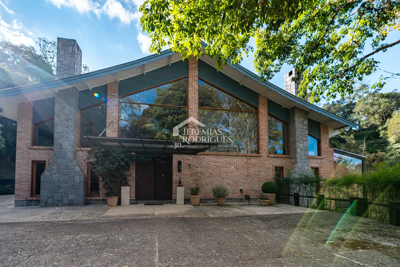 Casa com 7 suítes, 770 m² - Pedra do Fogo - Campos do Jordão/SP.