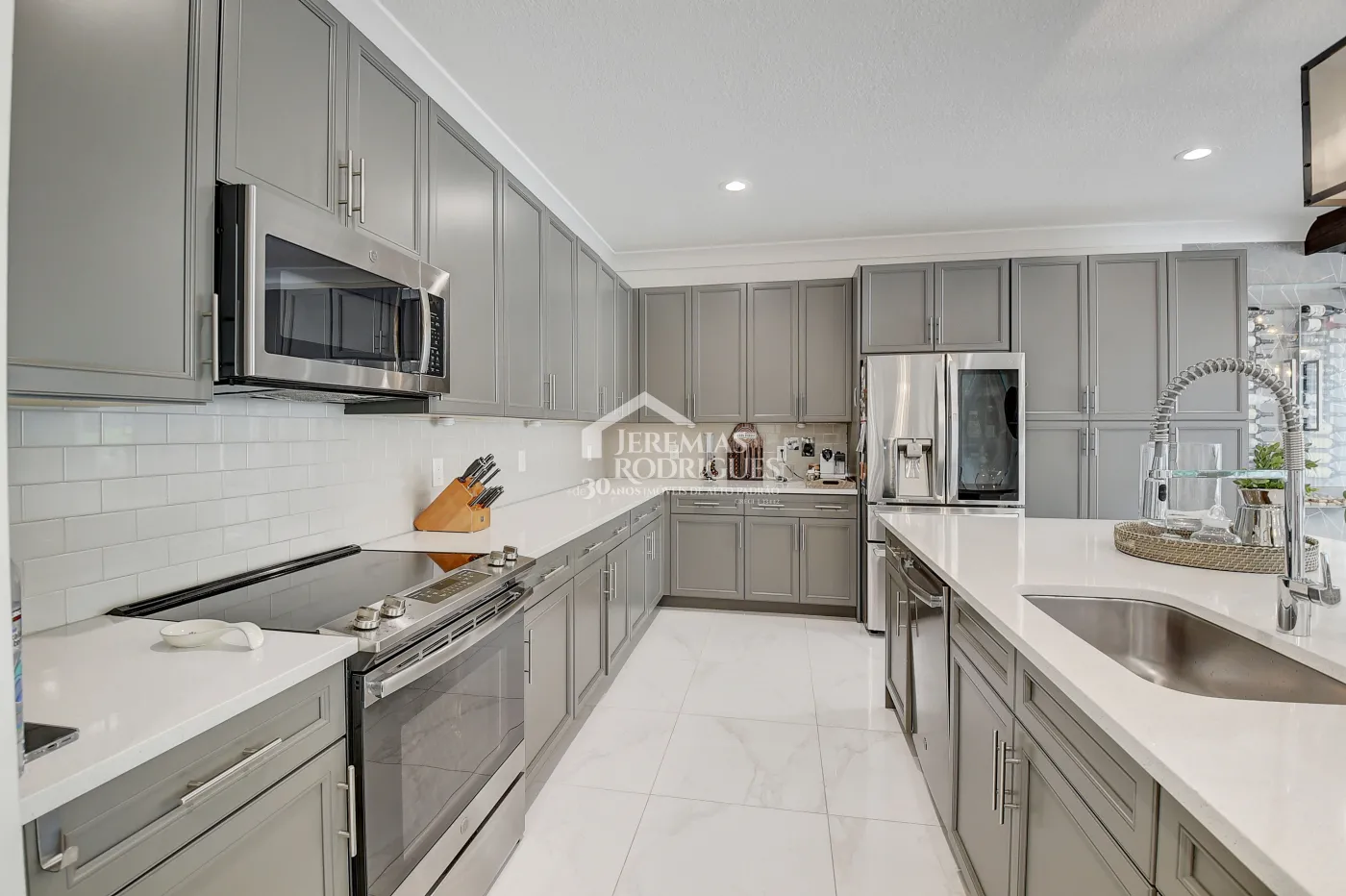 Casa com 4 dormitórios - Condomínio Dakota - Miami/ Flórida