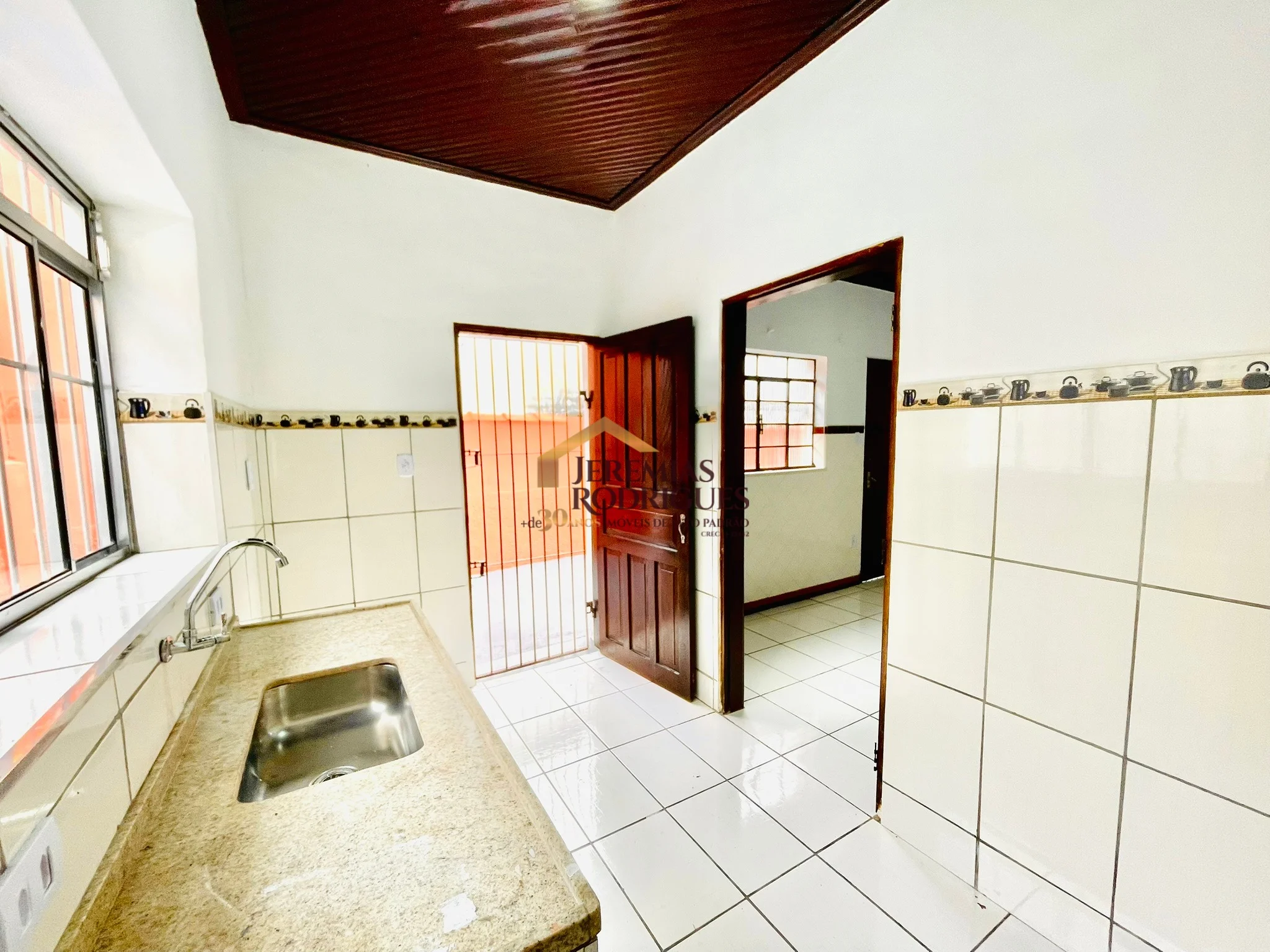 Casa para locação com estrutura para ponto comercial no Centro de Pindamonhangaba/SP. — foto 6