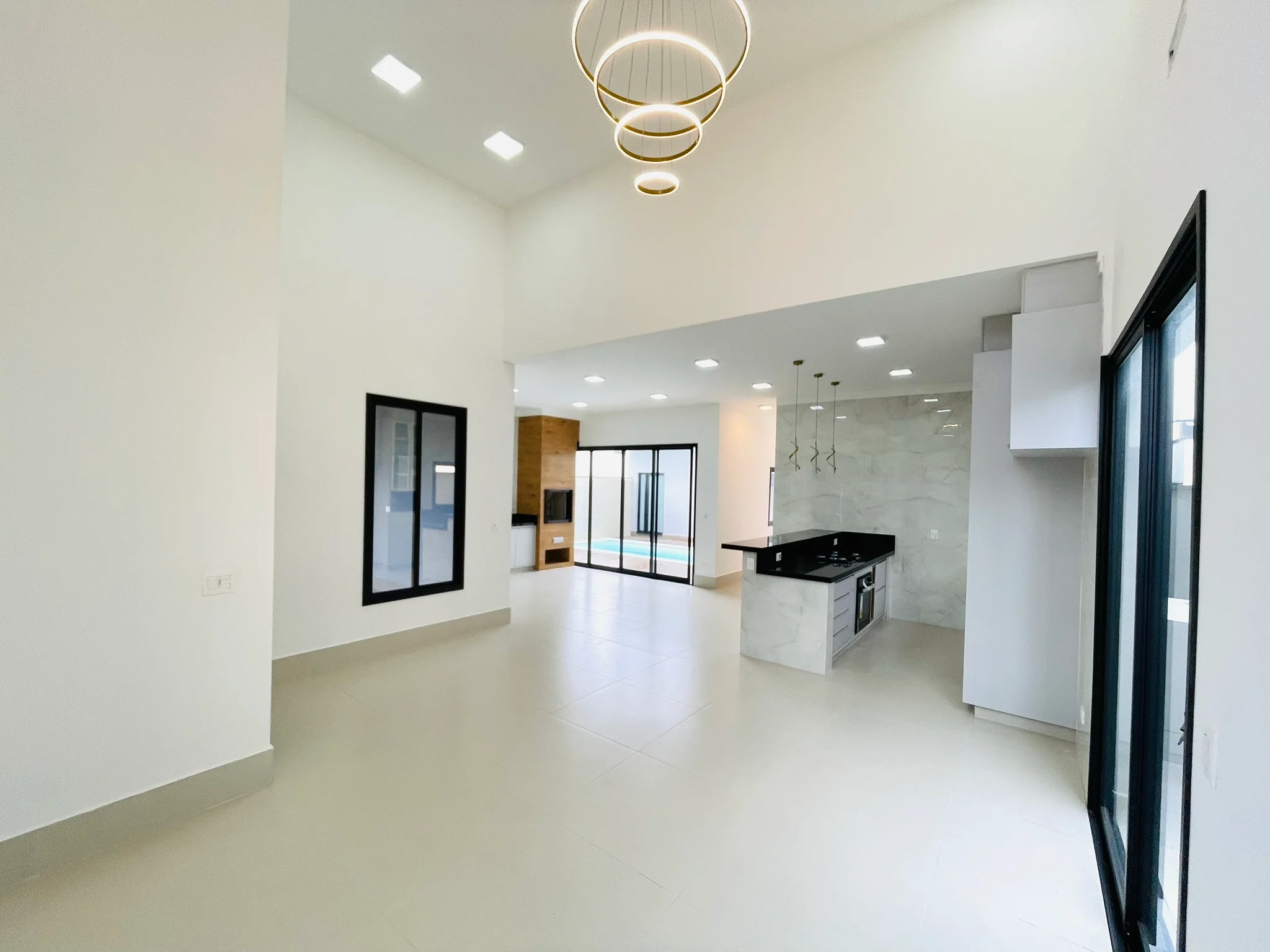 Casa à venda com 4 dormitórios no Condomínio Ouro Ville em Taubaté/SP.