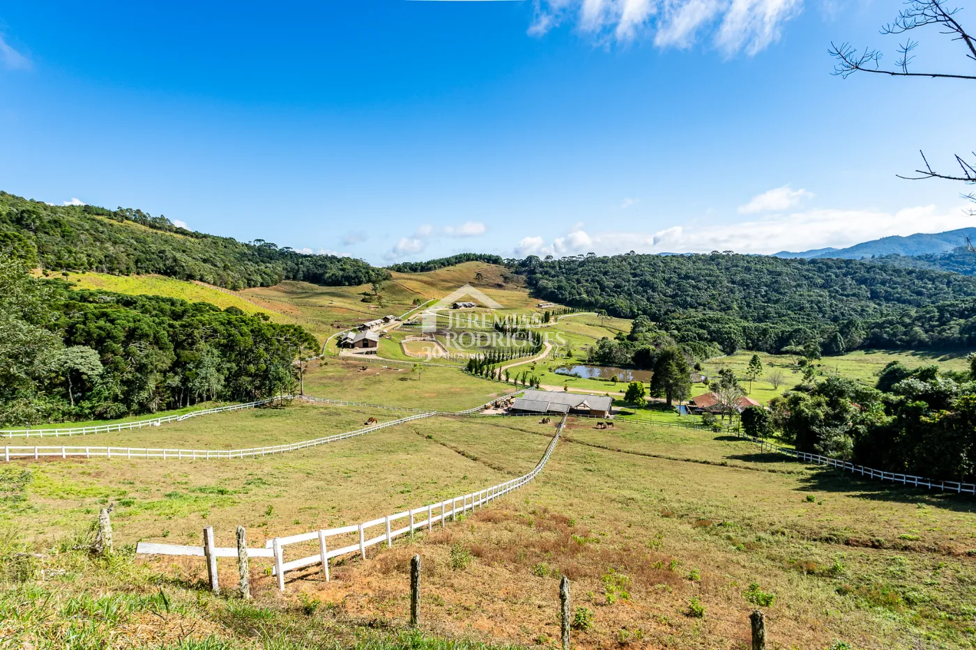 Fazenda com 2.904.000 m² - Sapucaí-Mirim - MG