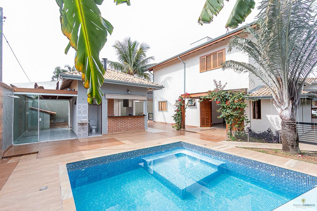 Casa para venda e locação com 4 dormitórios no Condomínio Colonial Village I em Pindamonhangaba/SP.