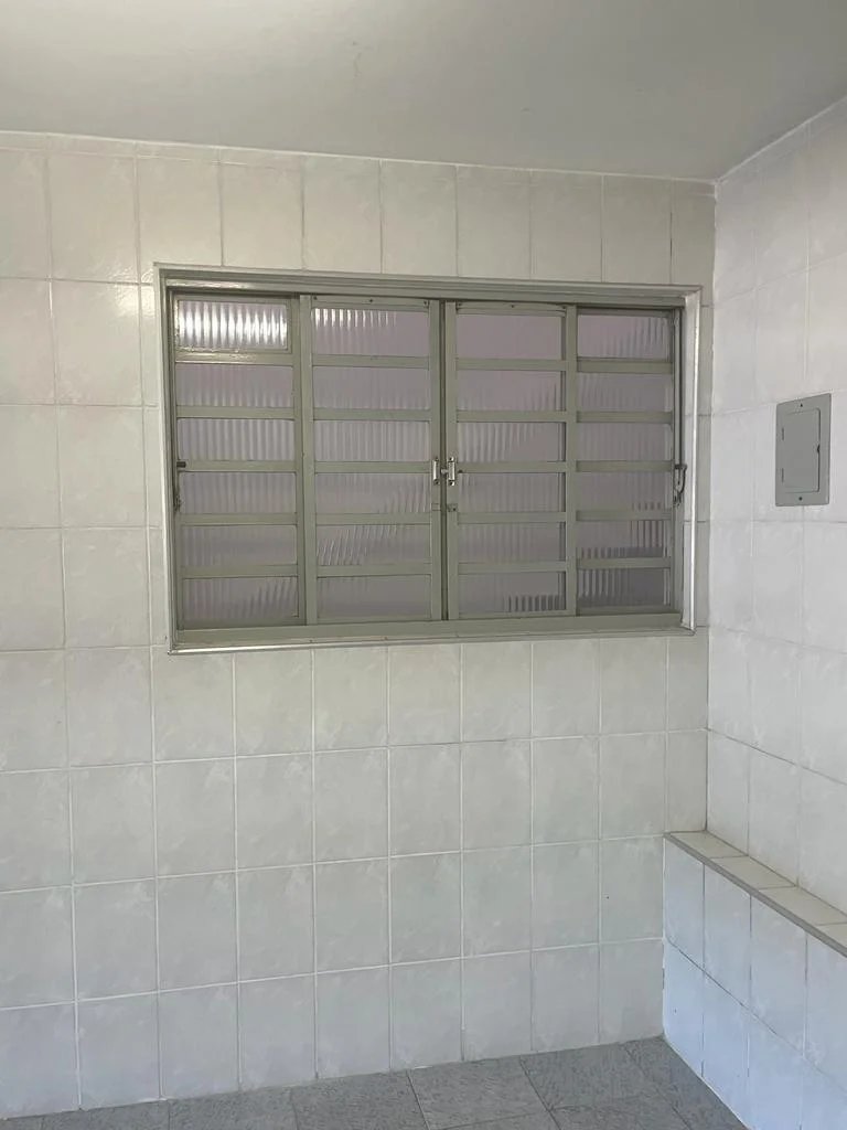 Casa GRANDE, 153m², Térrea com 03 quartos, 02 Vagas de Garagem Coberta, para locação no Jardim Ipê 4, São Bernardo do Campo - SP