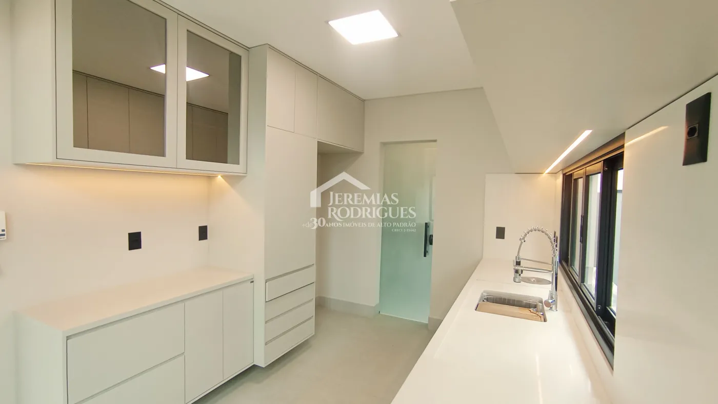 Casa à venda com 4 dormitórios no Condomínio Terras de San Marco em Taubaté/SP.