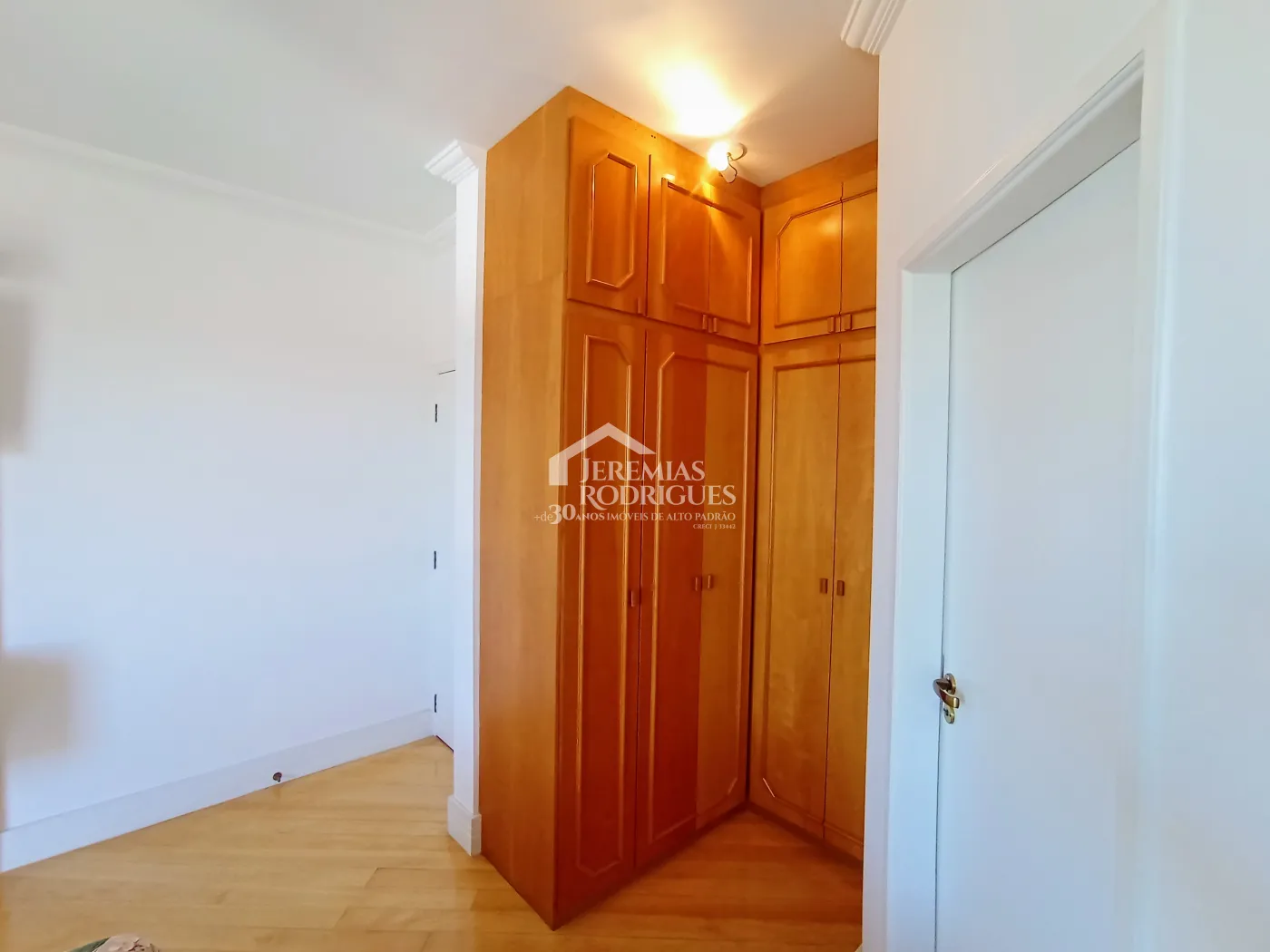 Apartamento para venda com 2 suítes no Edifício Rosa Abirached em Taubaté/SP