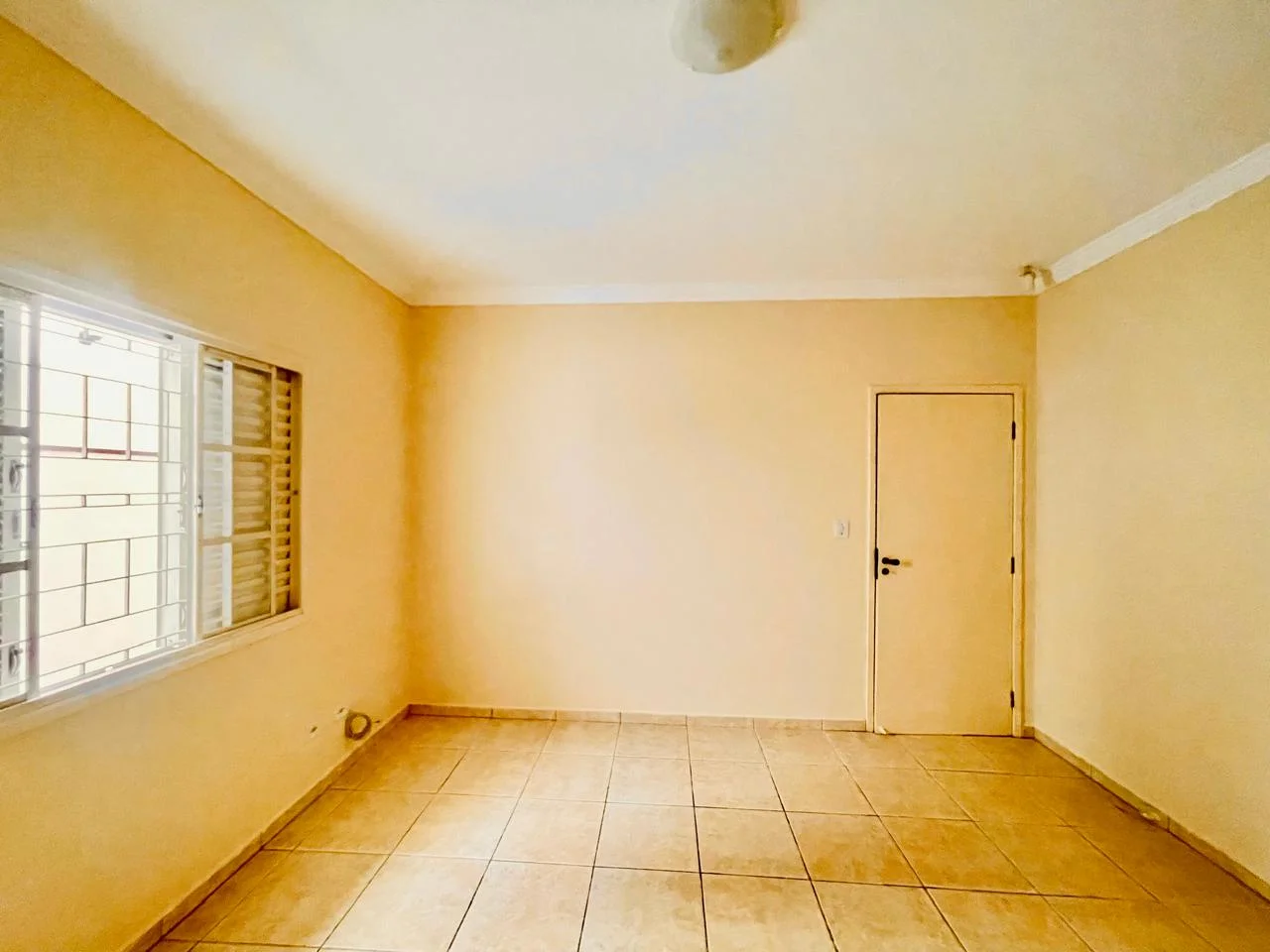 Casa com 3 dormitórios á venda no Condomínio Taubaté Village em Taubaté/SP.