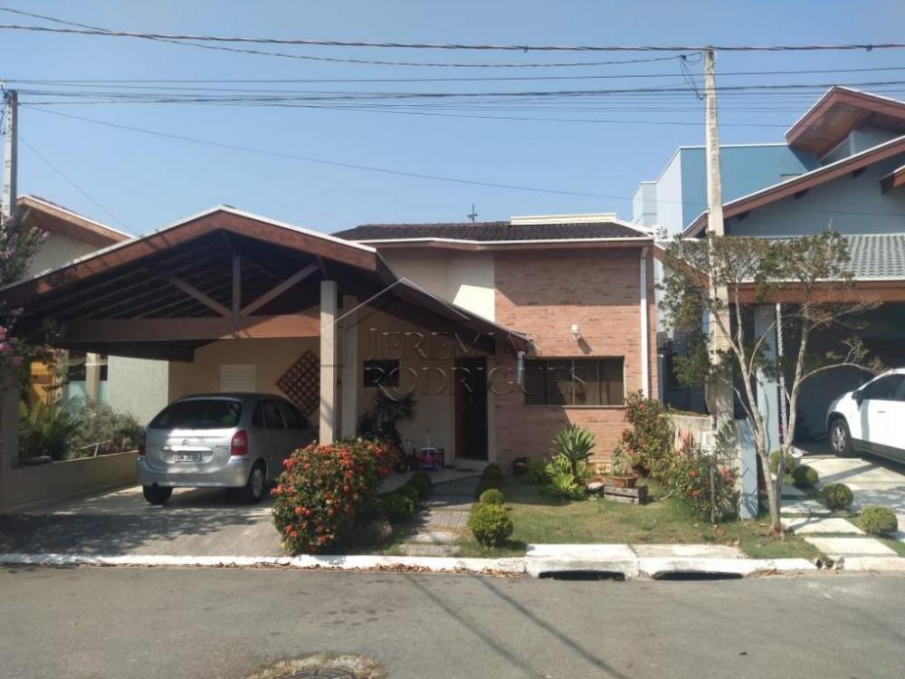 Casa à venda com 3 dormitórios no Condomínio Campos do Conde II em Tremembé/SP.