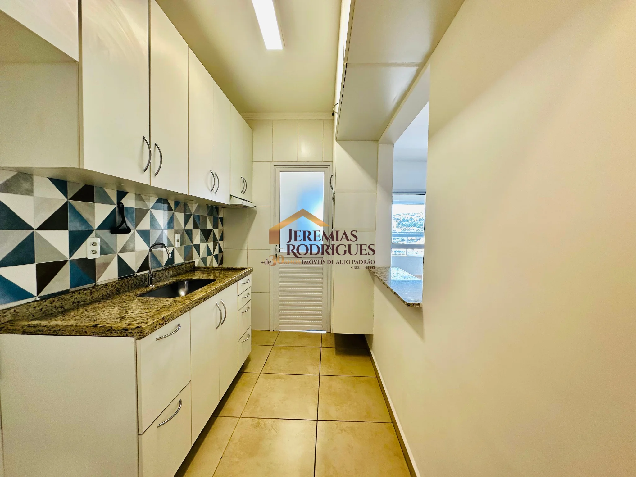 Apartamento para locação e venda no Edifício Solar Vicente Giffoni em Taubaté/SP.