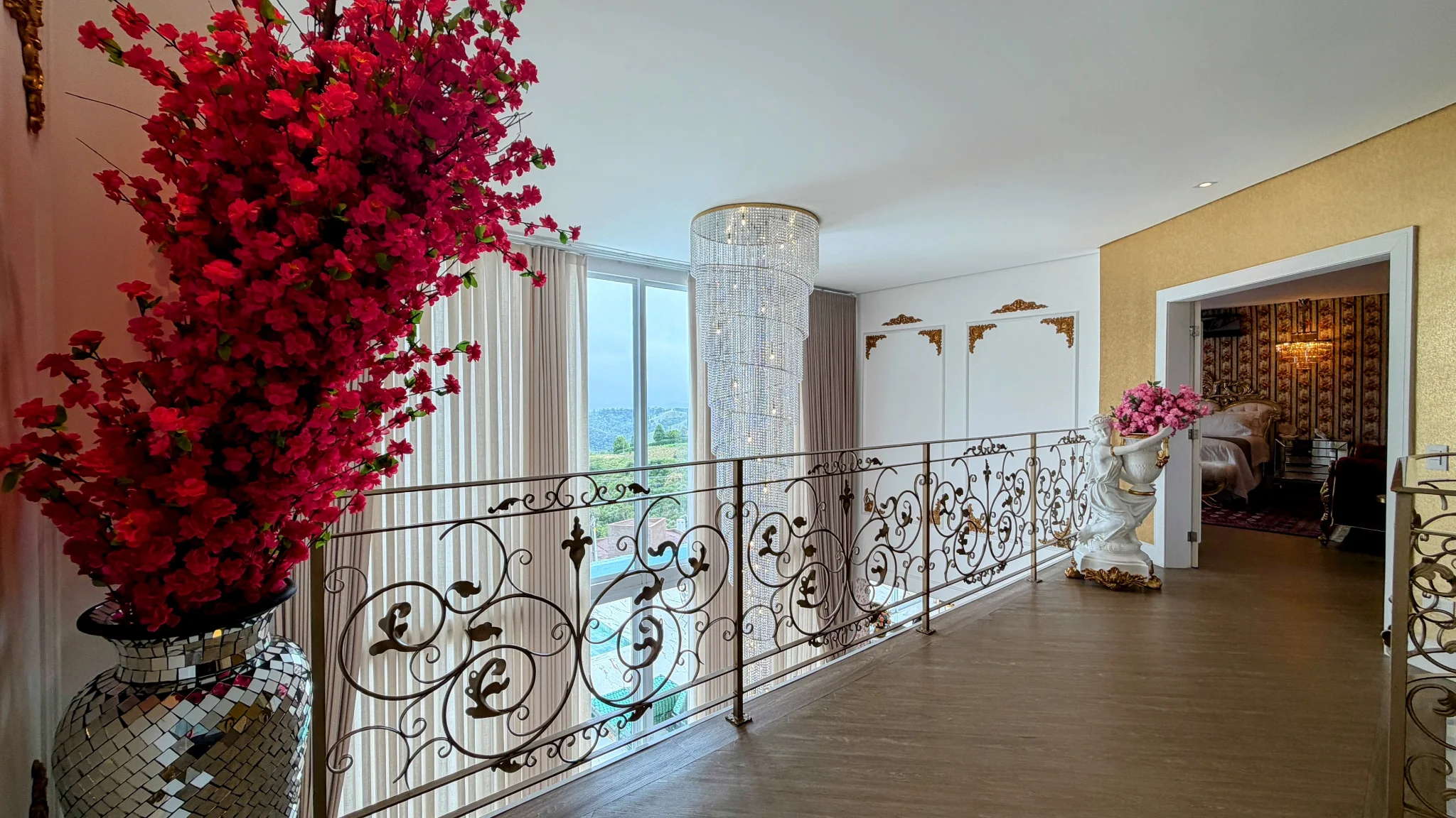 Casa à venda com 4 suítes no  Condomínio Iporanga em Campos do Jordão/SP. 