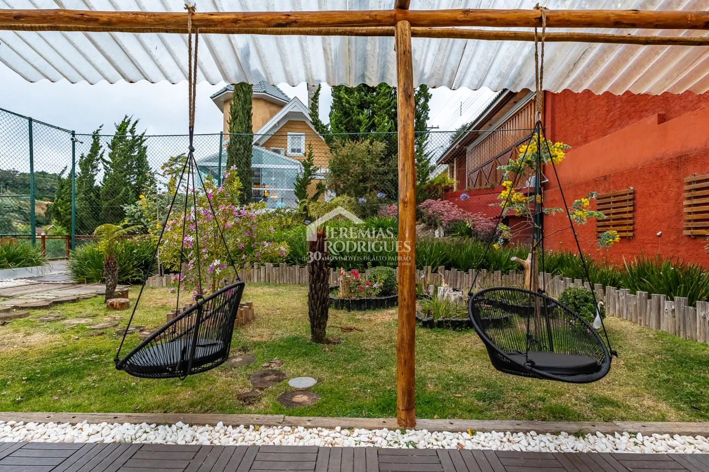 Casa com 5 suítes, 950 m² - Alto do Capivari - Campos do Jordão/SP