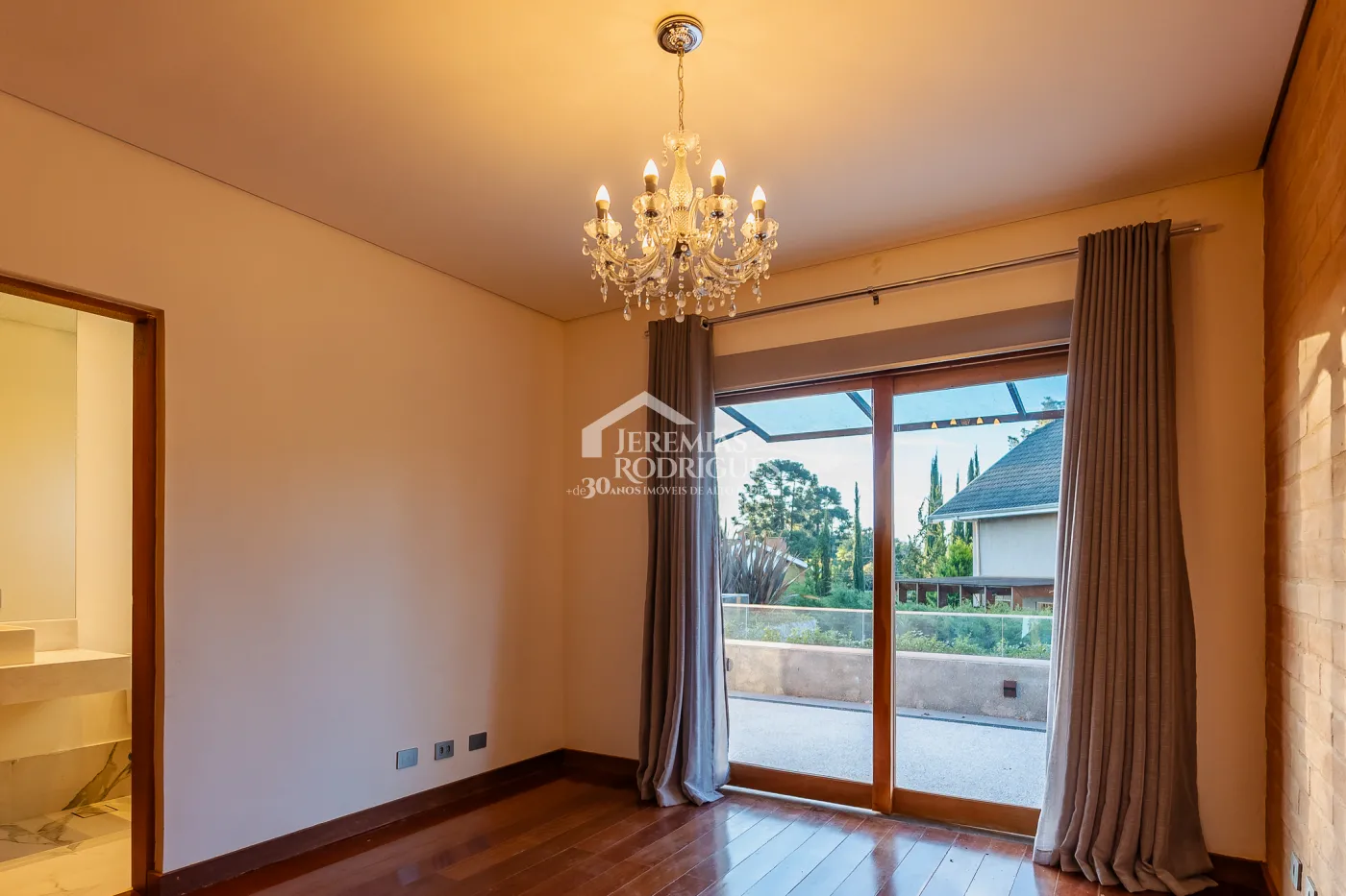 Casa com 4 suítes no condomínio Reserva Figueiredo em Campos do Jordão/SP