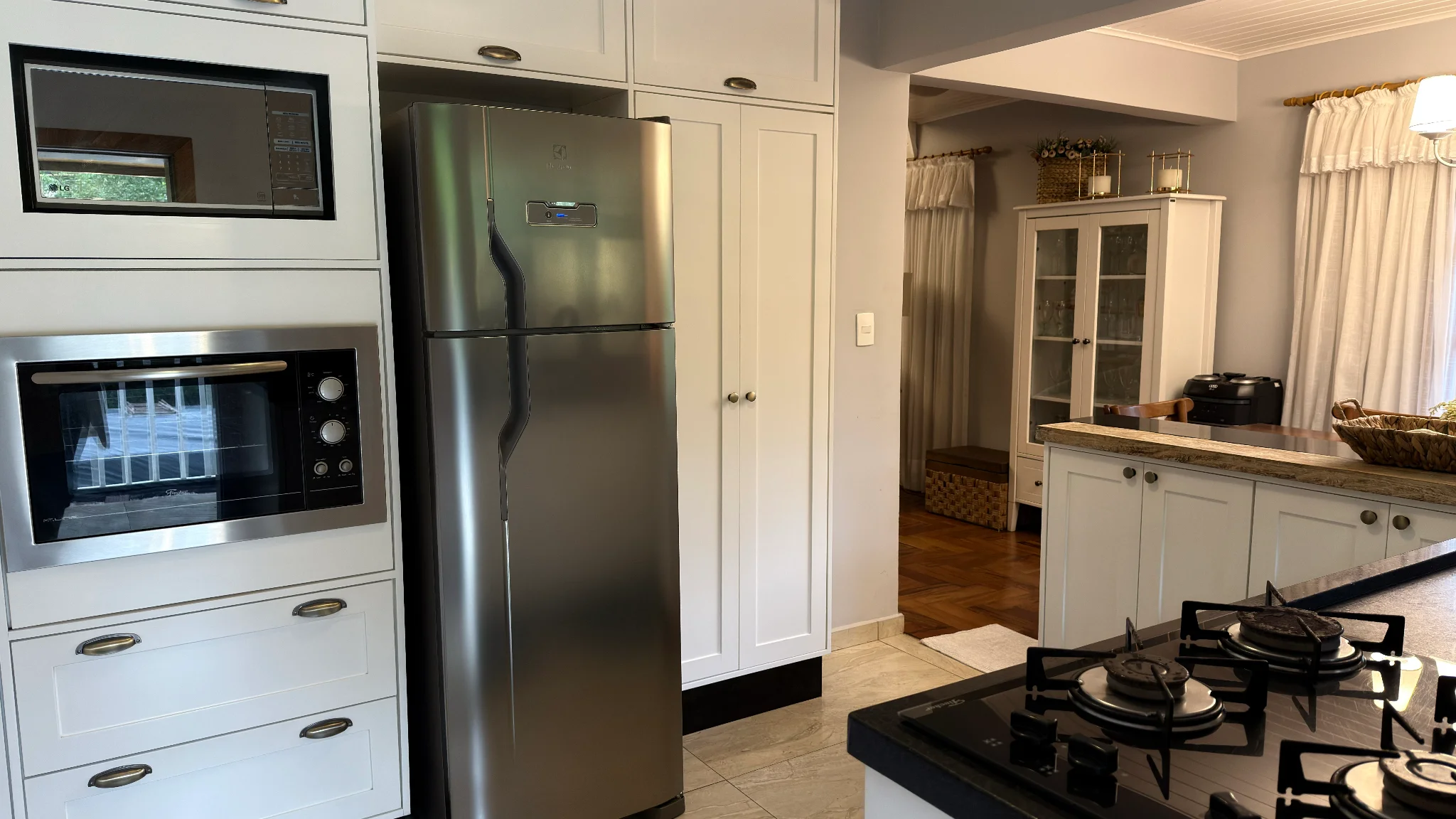 Casa à venda com 2 dormitórios no Condomínio Petiti Village em Campos do Jordão/SP.