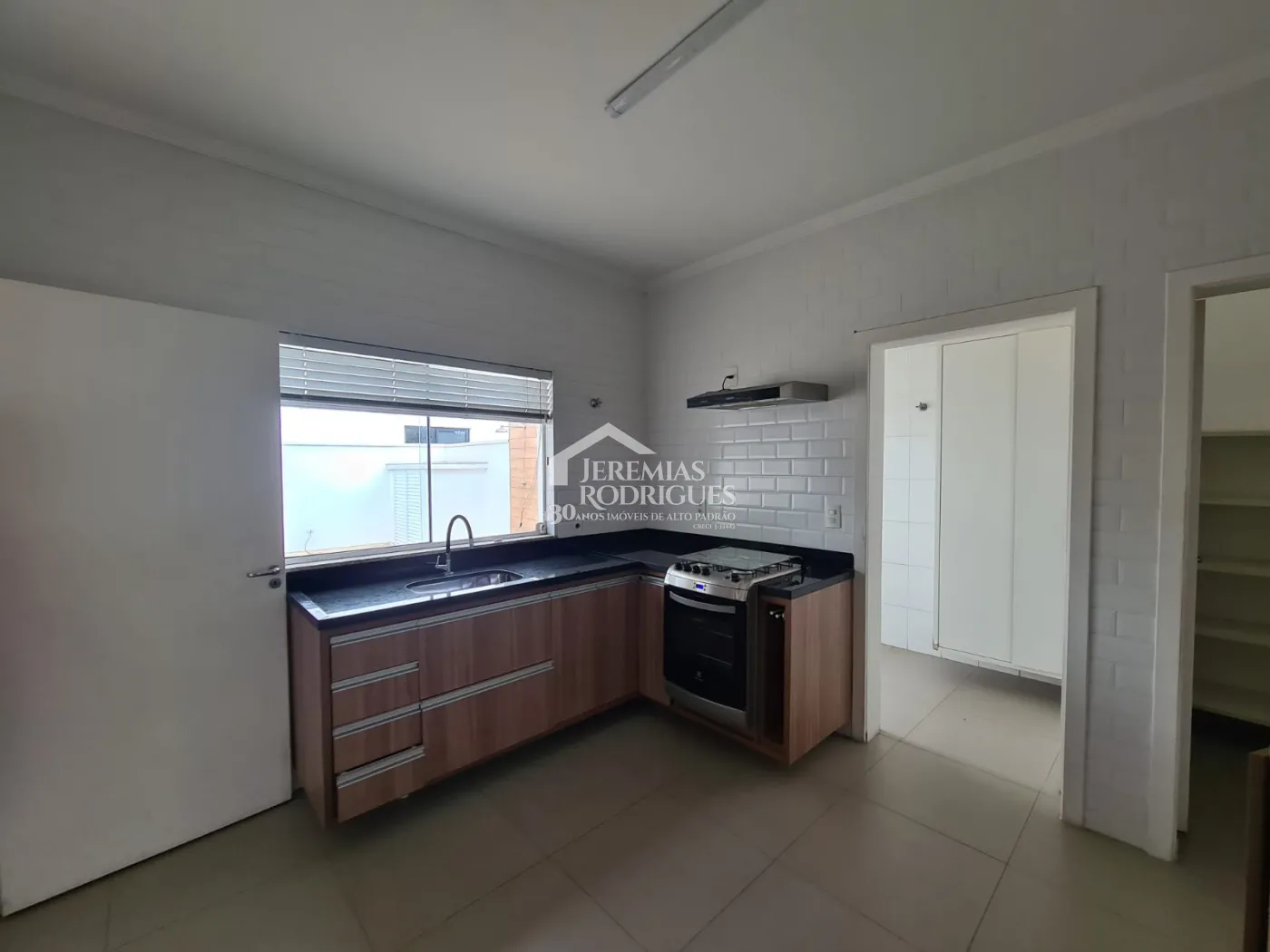 Casa com 3 dormitórios, 235 m² - Condomínio Campos do Conde I - Tremembé/SP.