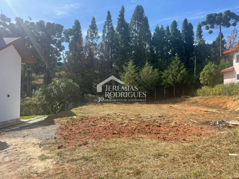 Terreno com 1.300 m² - Condomínio Villagio Baronesa - Campos do Jordão/SP.