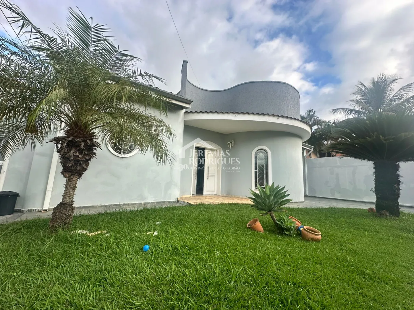 Casa para venda e locação com 3 dormitórios no bairro Jardim Residencial Doutor Lessa em Pindamonhangaba/SP