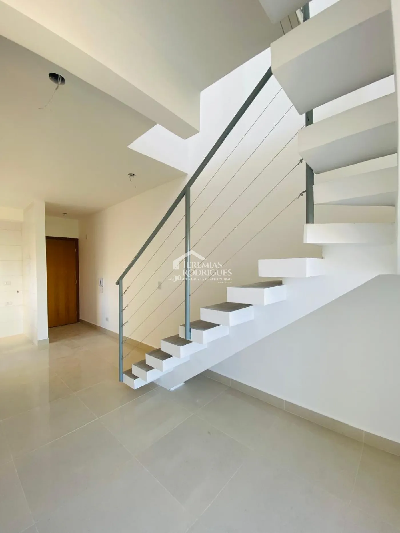 Apartamento à venda com 3 dormitórios, 122 m² no Condomínio Palmeira Real Village em Pindamonhangaba/SP.