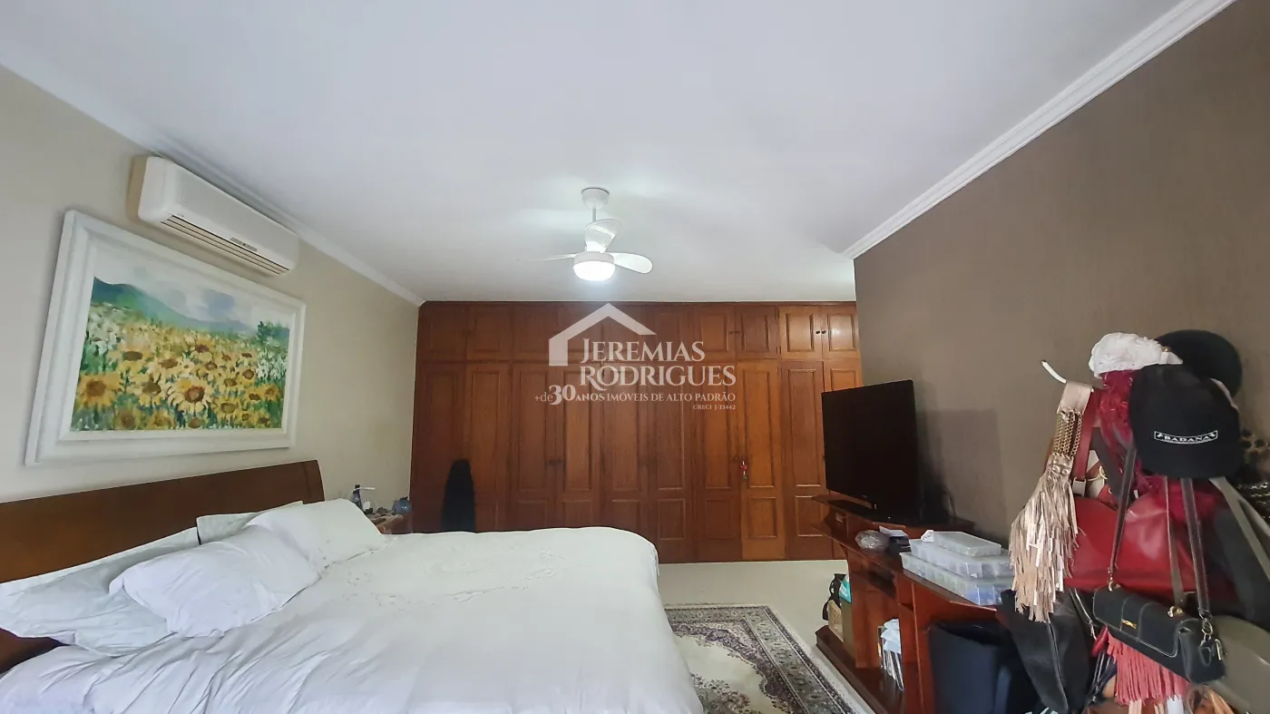 Casa para locação com 5 dormitórios no Centro em Taubaté/SP.