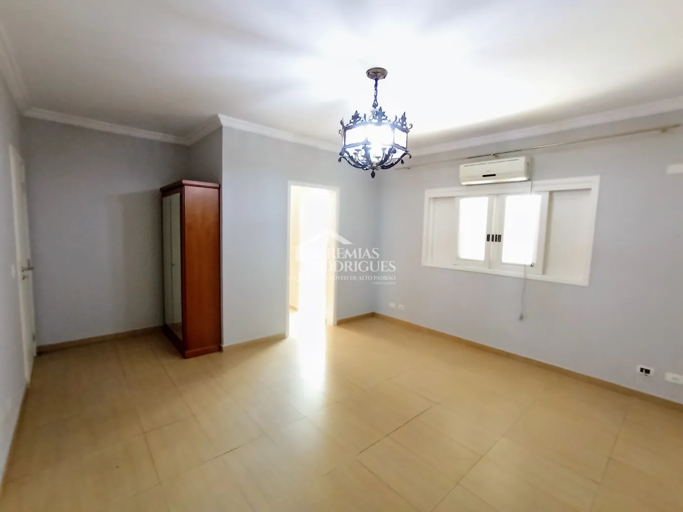 Casa para locação com 4 dormitórios no Condomínio Taubaté Village em Taubaté/SP.