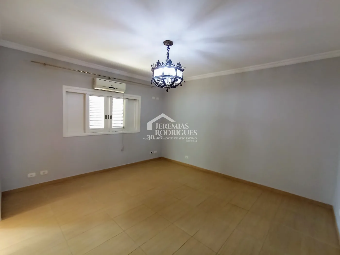 Casa para locação com 4 dormitórios no Condomínio Taubaté Village em Taubaté/SP.