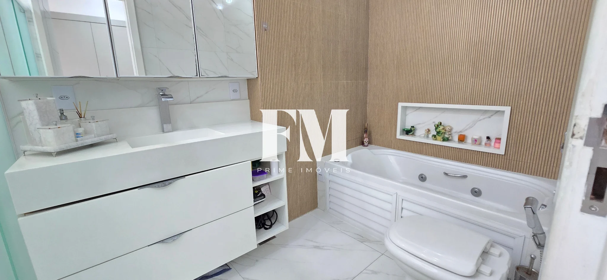 OPORTUNIDADE! Apartamento espetacular, todo  modernizado à venda na Rua Figueiredo Magalhães, Copacabana. - foto 28