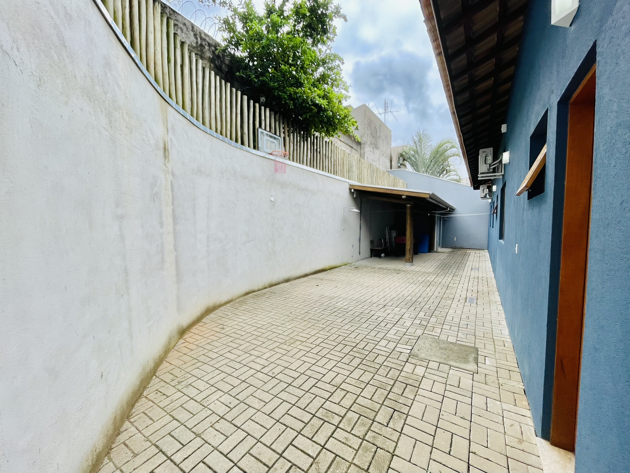 Casa para venda e locação com 4 dormitórios no Condomínio Parque dos Pássaros em Tremembé/SP.  