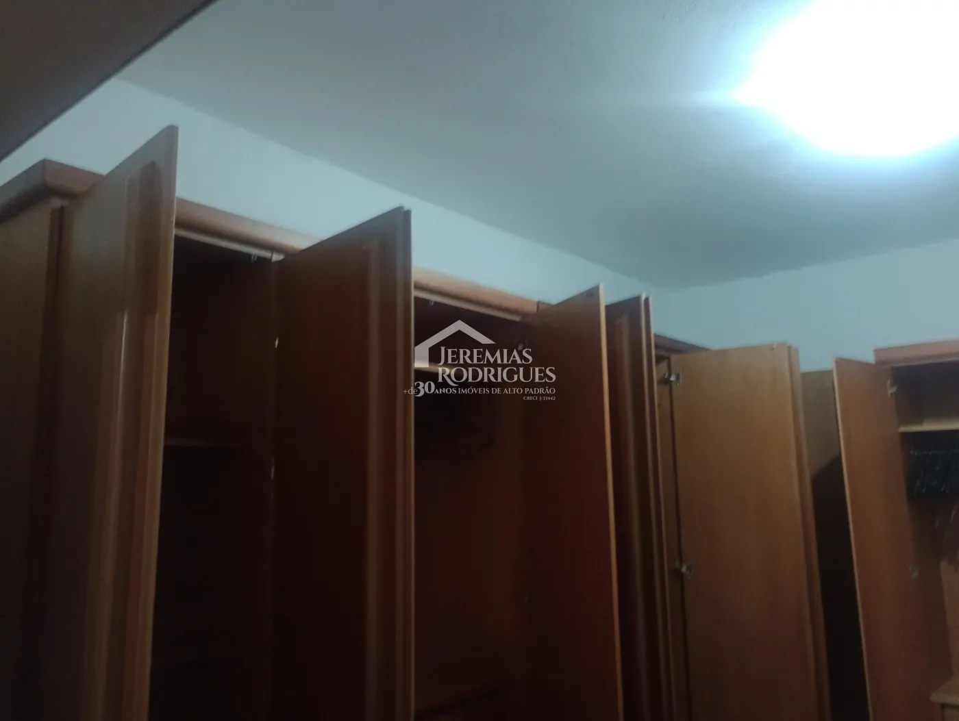 Chácara para locação com 2 dormitórios no Condomínio Recanto do Sol em Pindamonhangaba/SP.