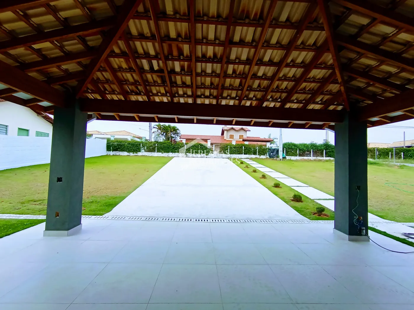 Casa à venda com 4 dormitórios no Condomínio Chácaras Cataguá em Taubaté/SP