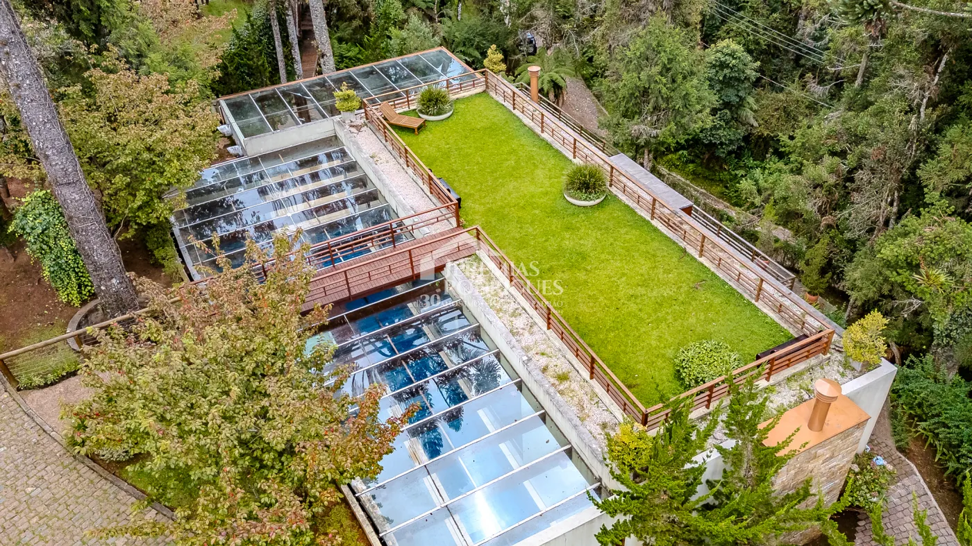 Casa para venda com 5 suítes no Condomínio Villandry em Campos do Jordão/SP