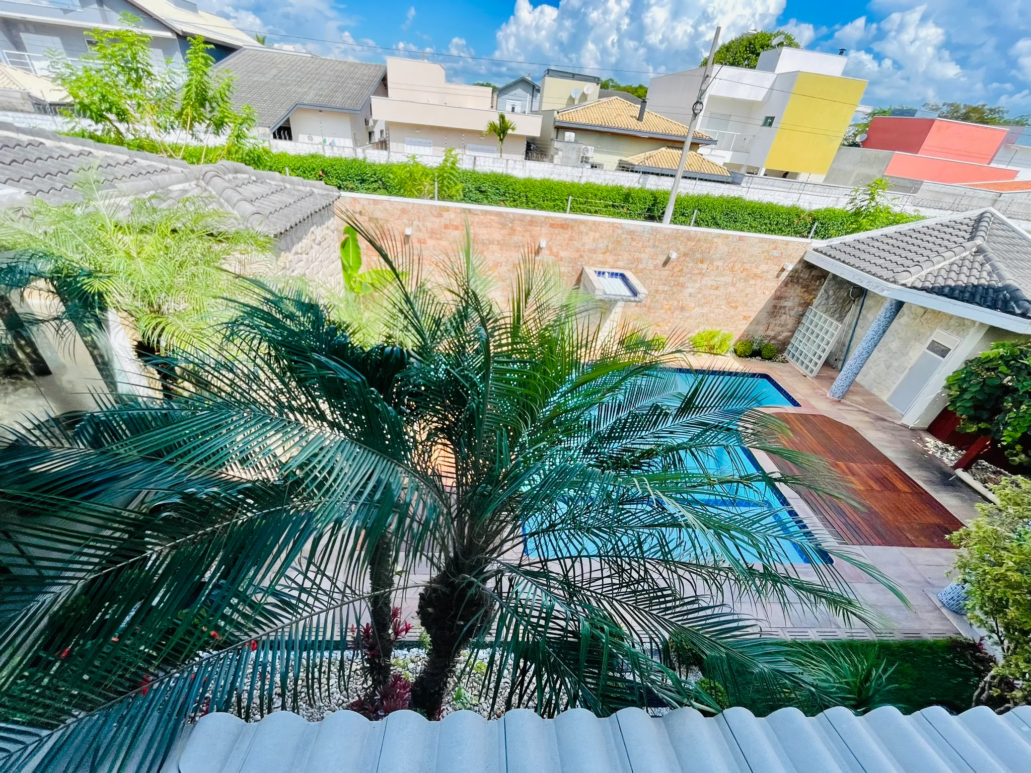 Casa à venda com 4 dormitórios no Condomínio Campos do Conde II em Tremembé/SP.