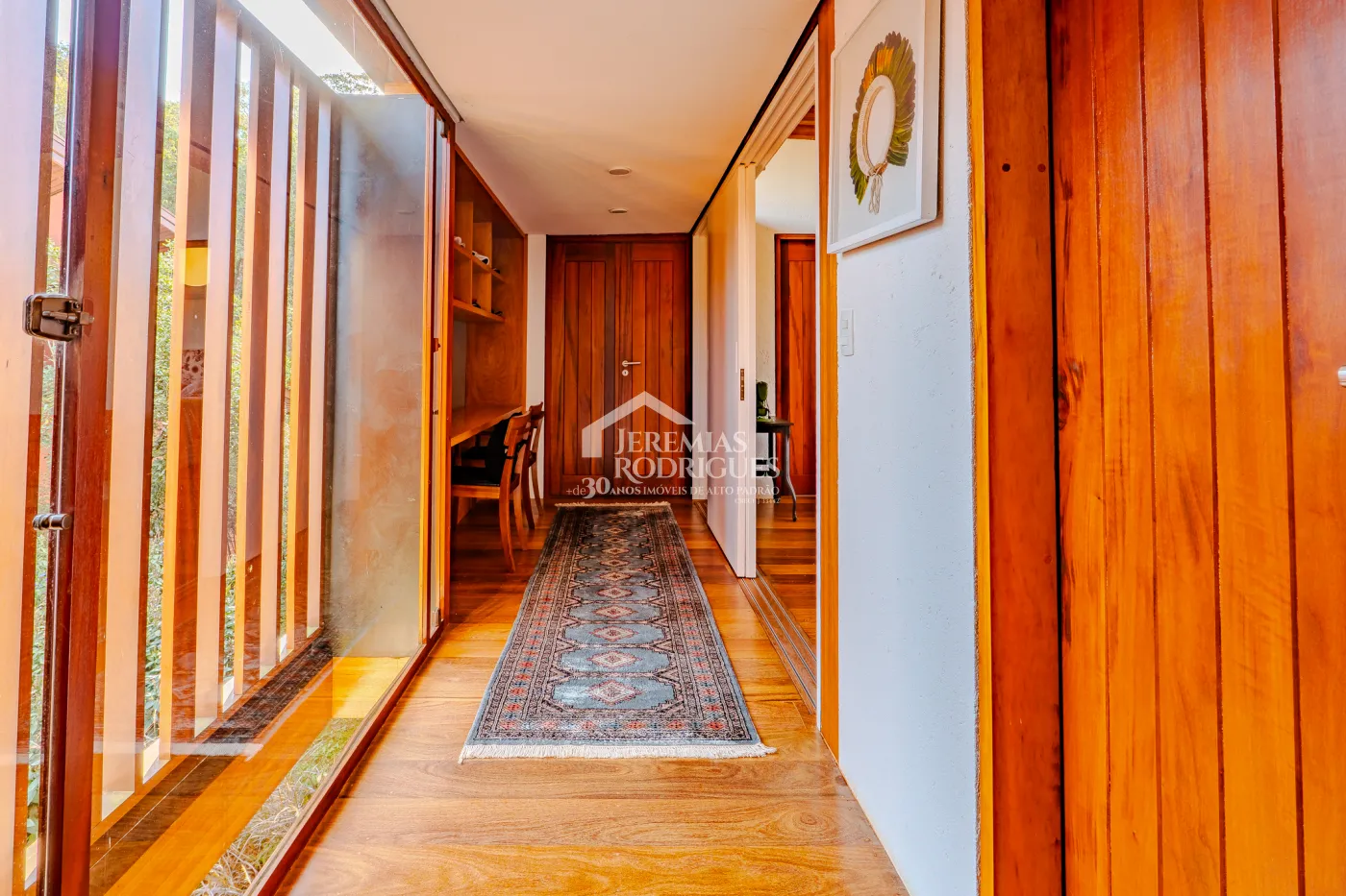 Mansão à venda com 4 suítes no Condomínio Parque da Mantiqueira em Santo Antônio do Pinhal/SP.