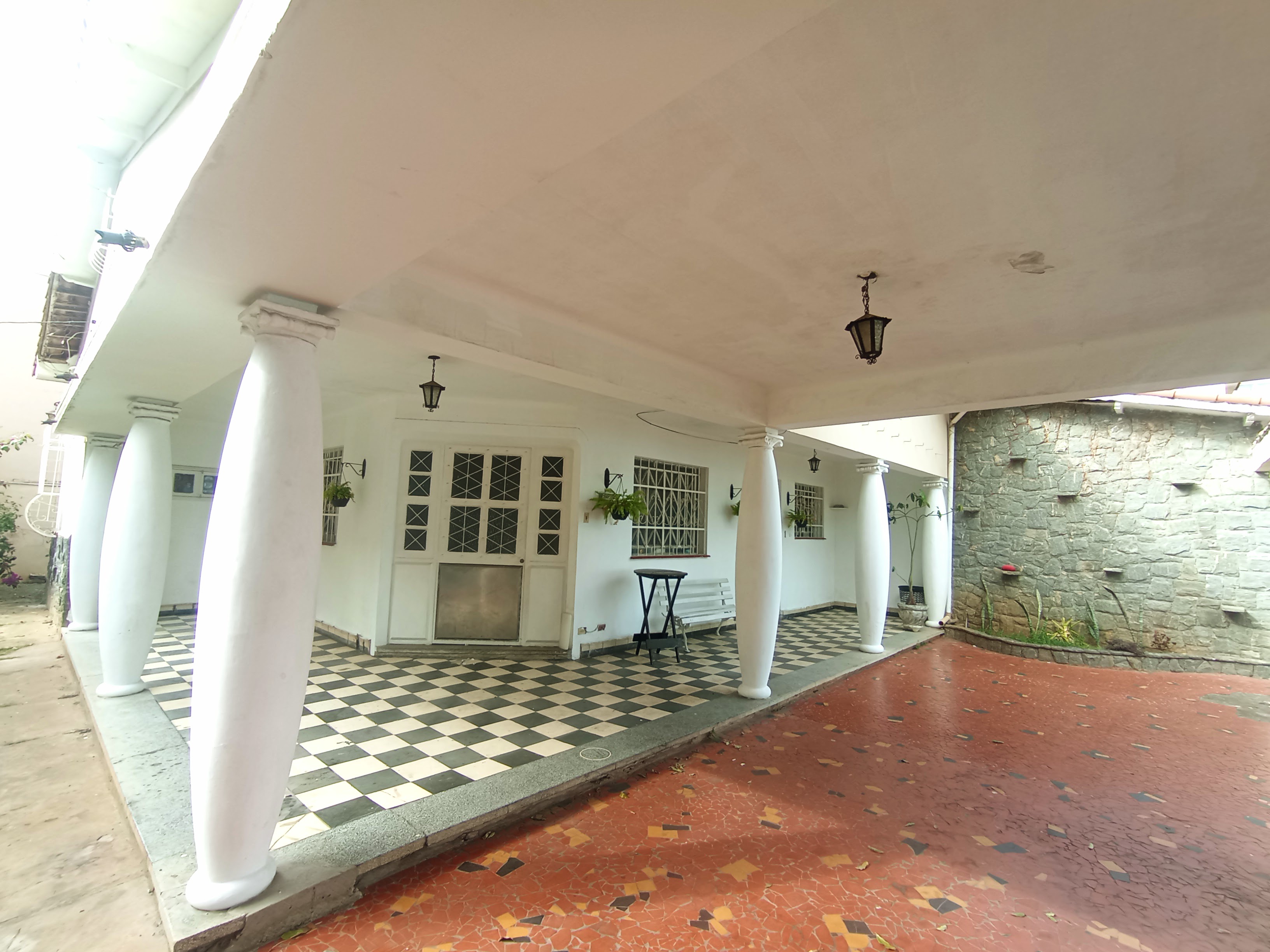 Casa à venda com 3 dormitórios no Centro em Pindamonhangaba/SP.