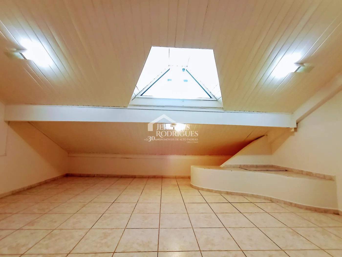 Casa para locação com 4 dormitórios no Condomínio Taubaté Village em Taubaté/SP.