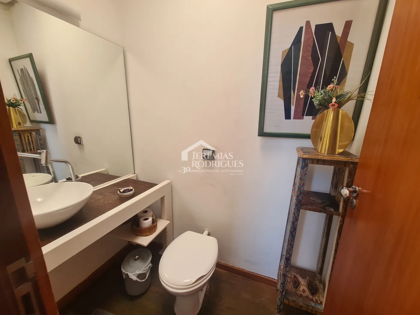 Casa à venda com 6 suítes no Condomínio Jardim Véu da Noiva em Campos do Jordão/SP