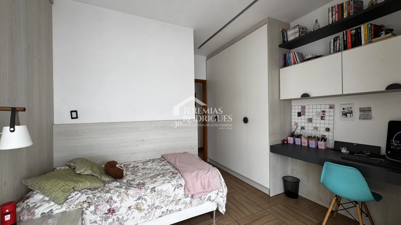 Casa à venda com 4 dormitórios no Condomínio Village do Sol em Pindamonhangaba/SP.