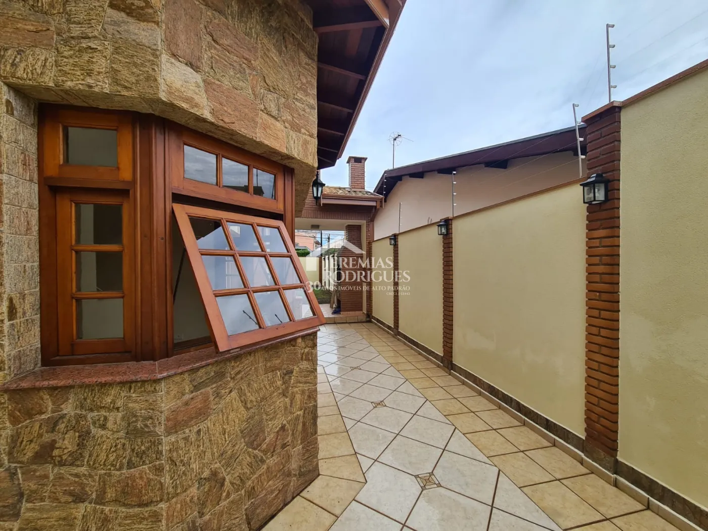 Casa com 3 dormitórios, 344 m² - Loteamento Village Tremembé - Tremembé/SP.