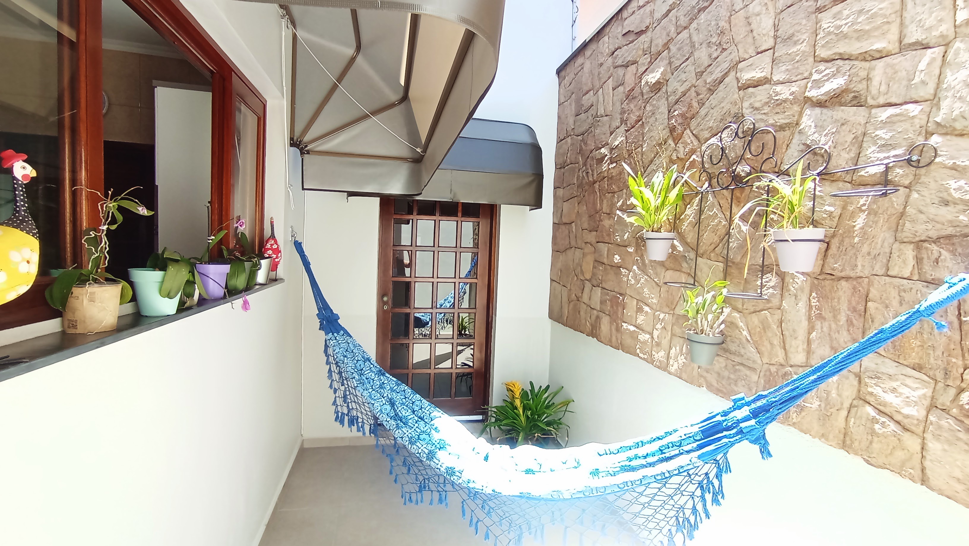 Casa à venda com 3 dormitórios no bairro Jardim do Sol em Taubaté/SP.