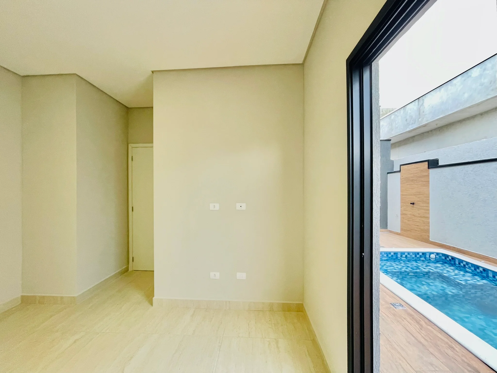 Casa à venda com 3 suítes no Condomínio Ouro Ville em Taubaté/SP. 