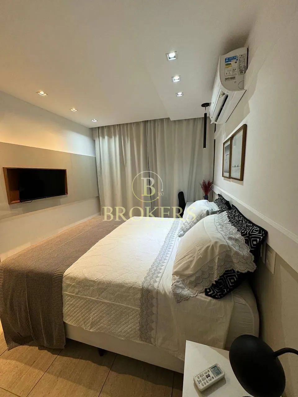 Apartamento a venda. Ipanema na quadra da praia! 2 quartos (1 suíte), varanda com vista mar, vaga,