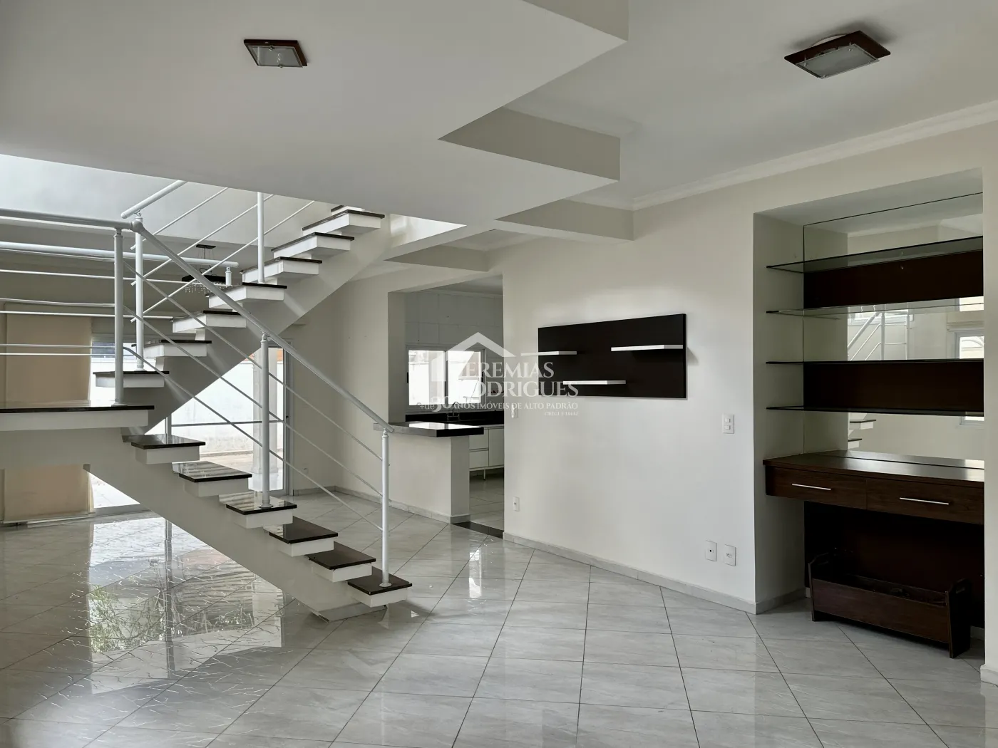 Casa para venda e locação com 4 suítes no Condomínio Campos do Conde II em Tremembé/SP