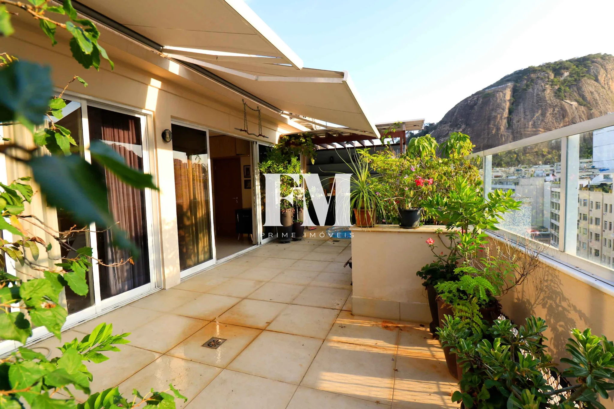 Cobertura modernizada à venda na Rua Barata Ribeiro - Copacabana. 4 quartos, terraço gourmet, vista - foto 37