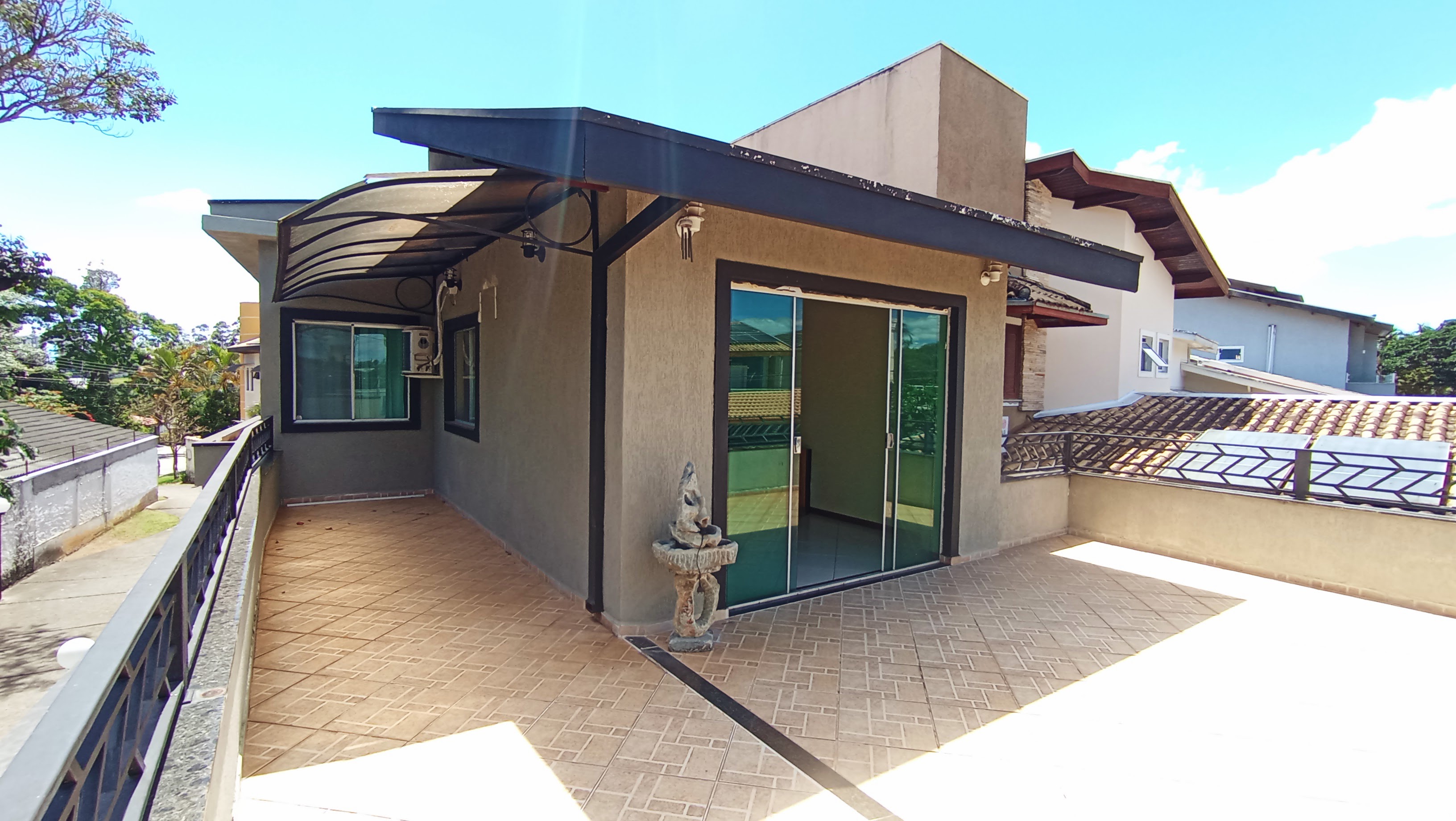 Casa para venda e locação com 3 dormitórios no Condomínio Vale dos Príncipes em Taubaté/SP.