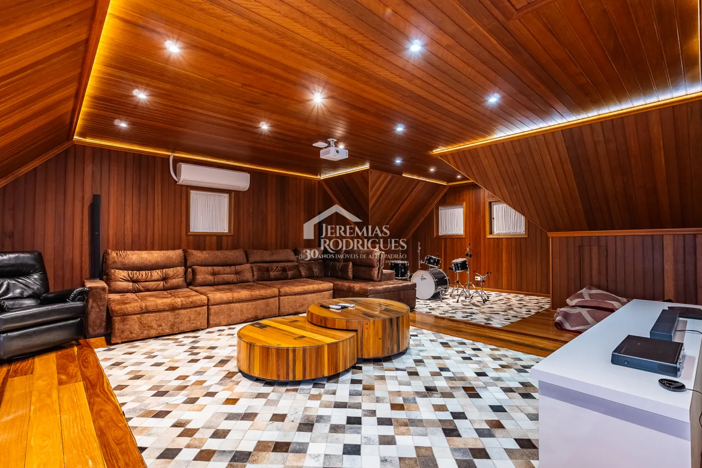 Casa com 5 suítes, 950 m² - Alto do Capivari - Campos do Jordão/SP