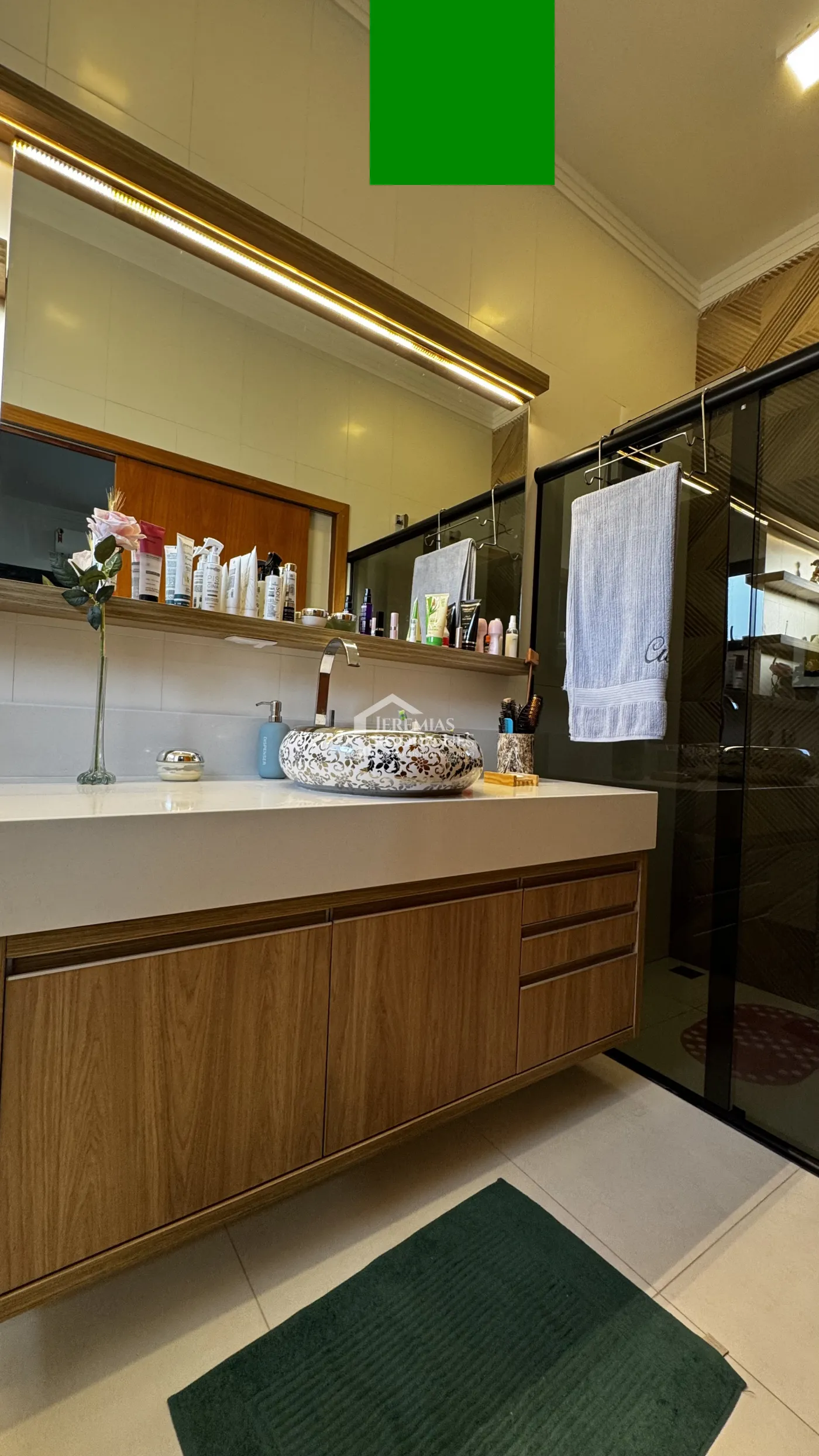 Casa à venda com3 suítes no Condomínio Reserva dos Lagos em Pindamonhangaba/SP.