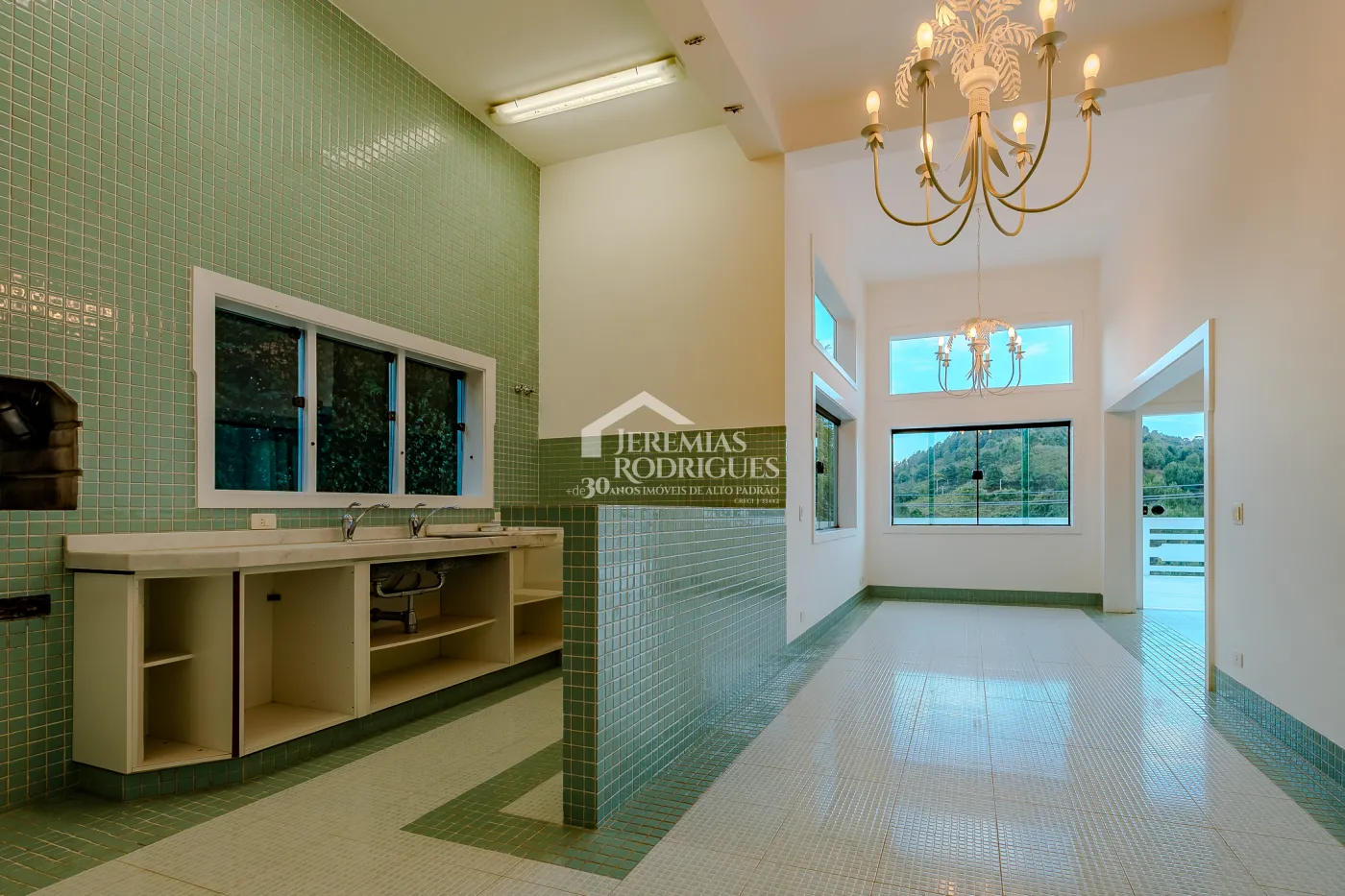 Casa para venda com 5 suítes no Condomínio Jardim Véu da Noiva em Campos do Jordão/SP