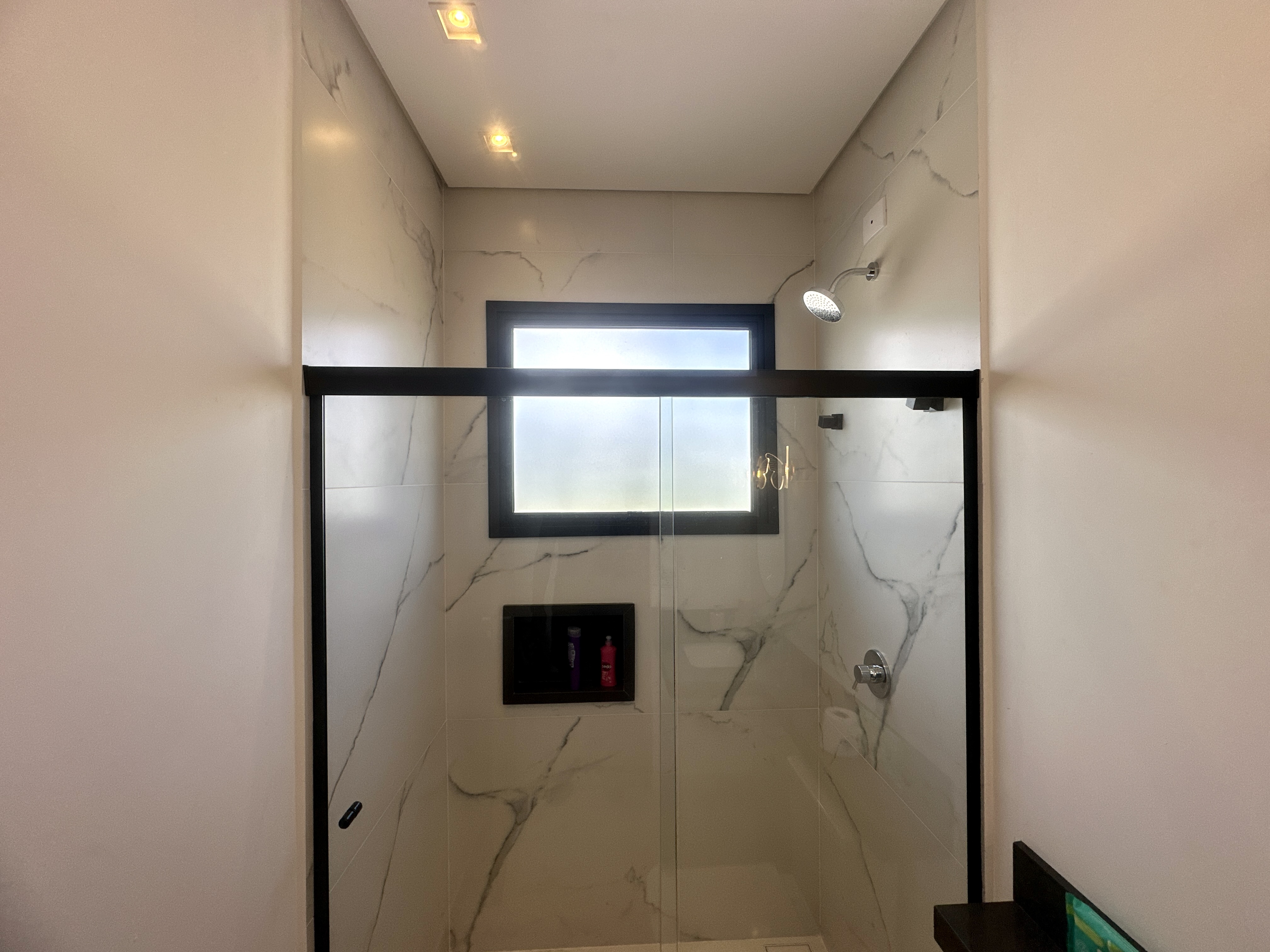 Casa à venda com 4 dormitórios no Condomínio Bella Vitta em Caçapava/SP.