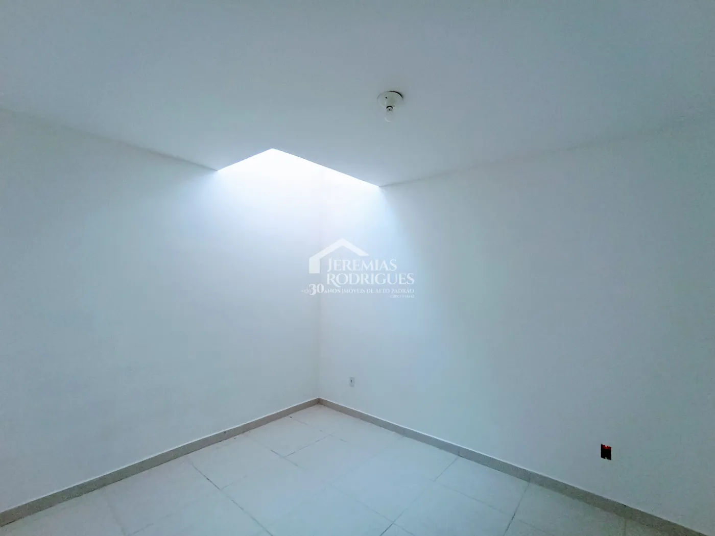 Prédio Comercial e Residencial com 720 m² no bairro Residencial Portal da Mantiqueira em Taubaté/SP